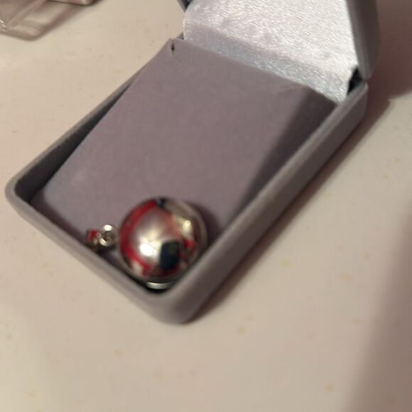 Necklace Button Charm - Great Condition - Picture 2 of 4